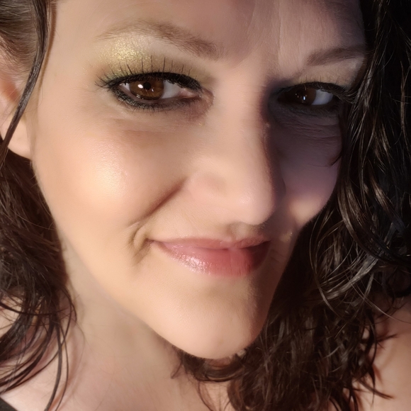 Meet your Posher, Lisa - Picture 2 of 4